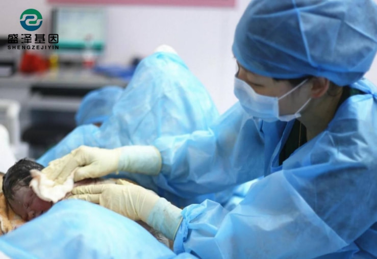 孕婦醫(yī)院誕下男嬰，幾小時后卻變成“女嬰”？親子鑒定道出真相！2