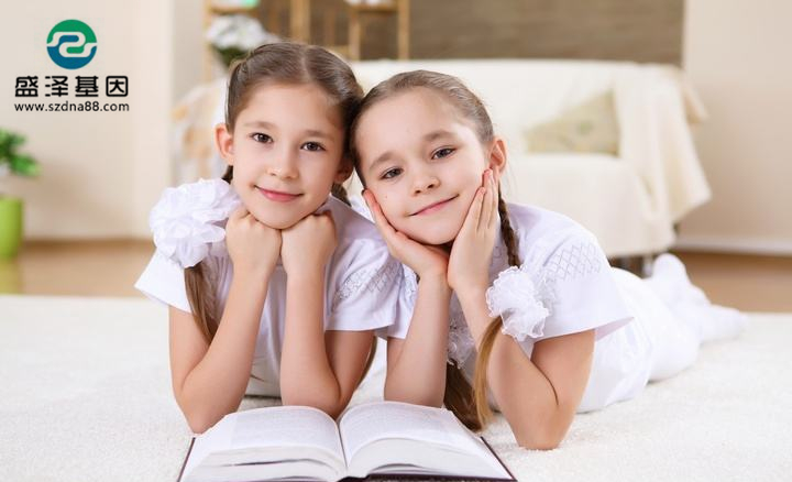 雙胞胎越長越不像，寶爸決定做親子鑒定！