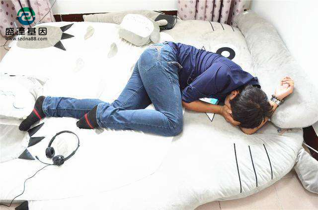 全網(wǎng)熱議：女方該不該讓男方跟孩子做親子鑒定？