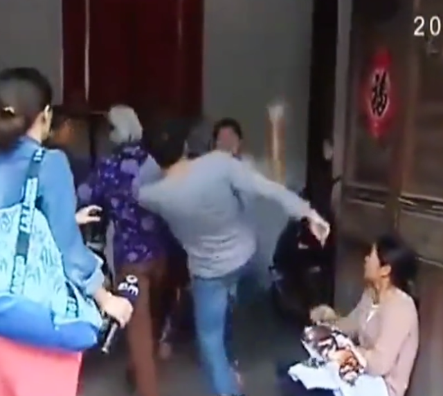 故事：孩子樣貌不像他，男方本想挽救婚姻，最后因親子鑒定放棄了