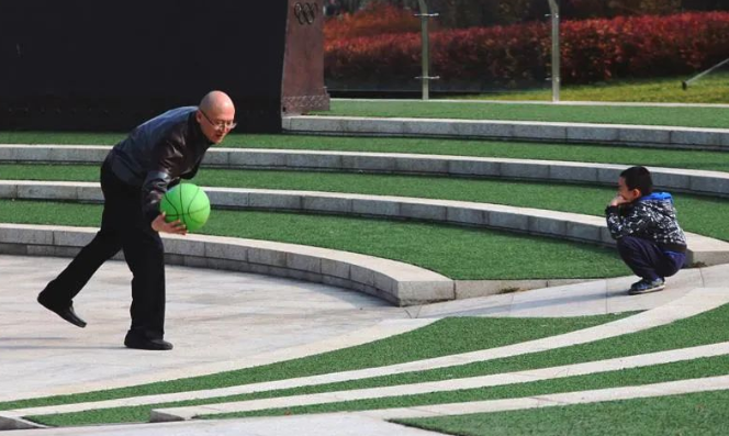 梁老伯：爺爺跟孫子可以做親緣關(guān)系鑒定嗎？多少錢？