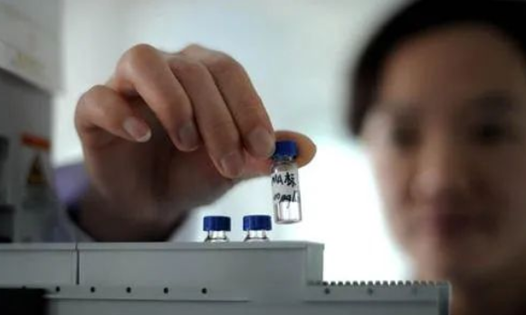 在家怎樣做親子鑒定最簡(jiǎn)單？毛發(fā)樣本采集好后放入標(biāo)記好的信封內(nèi)