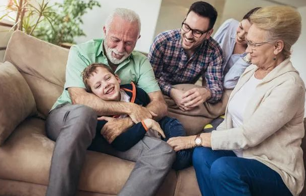 梁老伯：爺爺跟孫子可以做親緣關(guān)系鑒定嗎？多少錢？