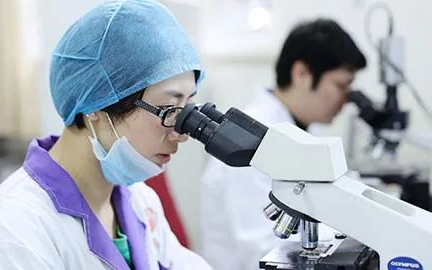 做親子鑒定到底是去醫(yī)院還是去有資質(zhì)的正規(guī)親子鑒定機(jī)構(gòu)？